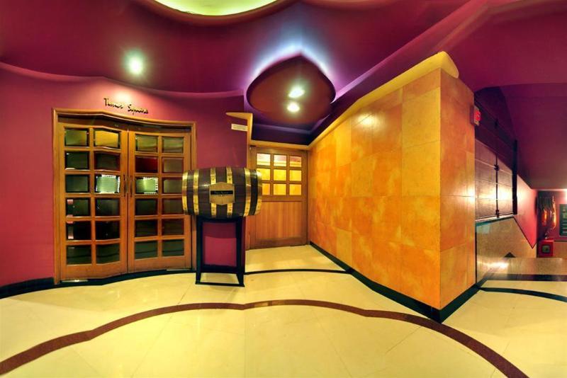 Infiniti Hotel And Spa Індаур Екстер'єр фото